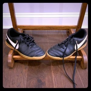 Nike Tiempo Indoor Soccer Shoes - Size 5